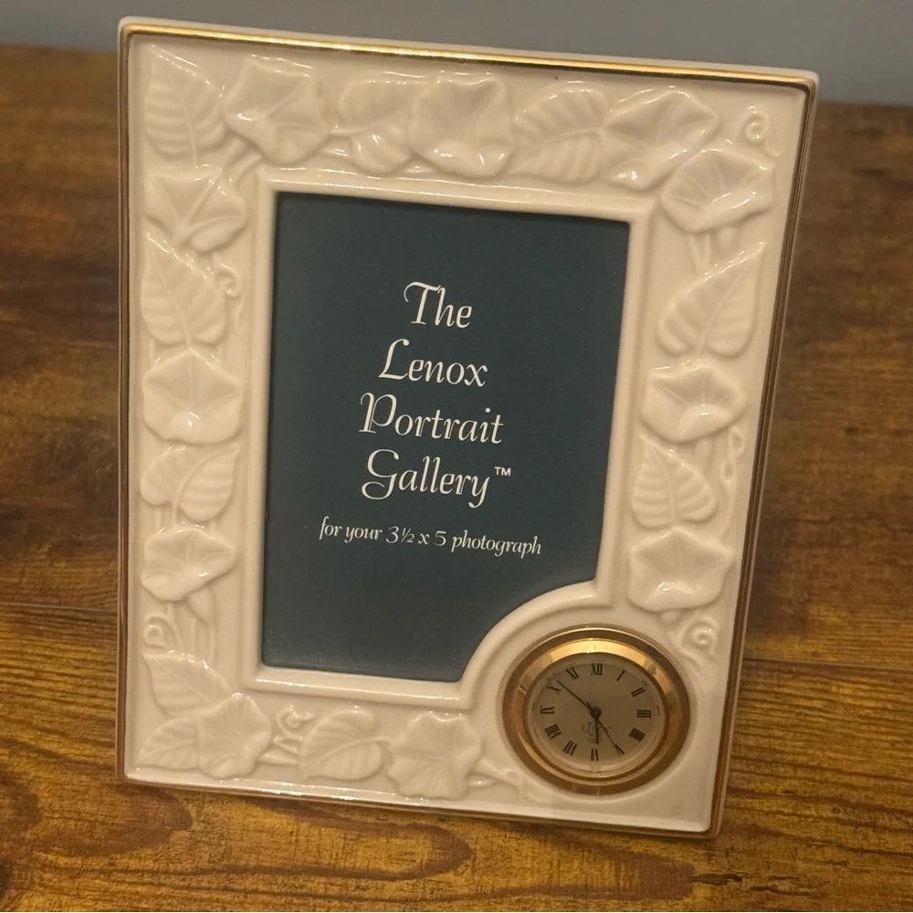 Lenox Portrait Gallery Ivory Porcelain Photo Frame w/ Clock 3.5x5